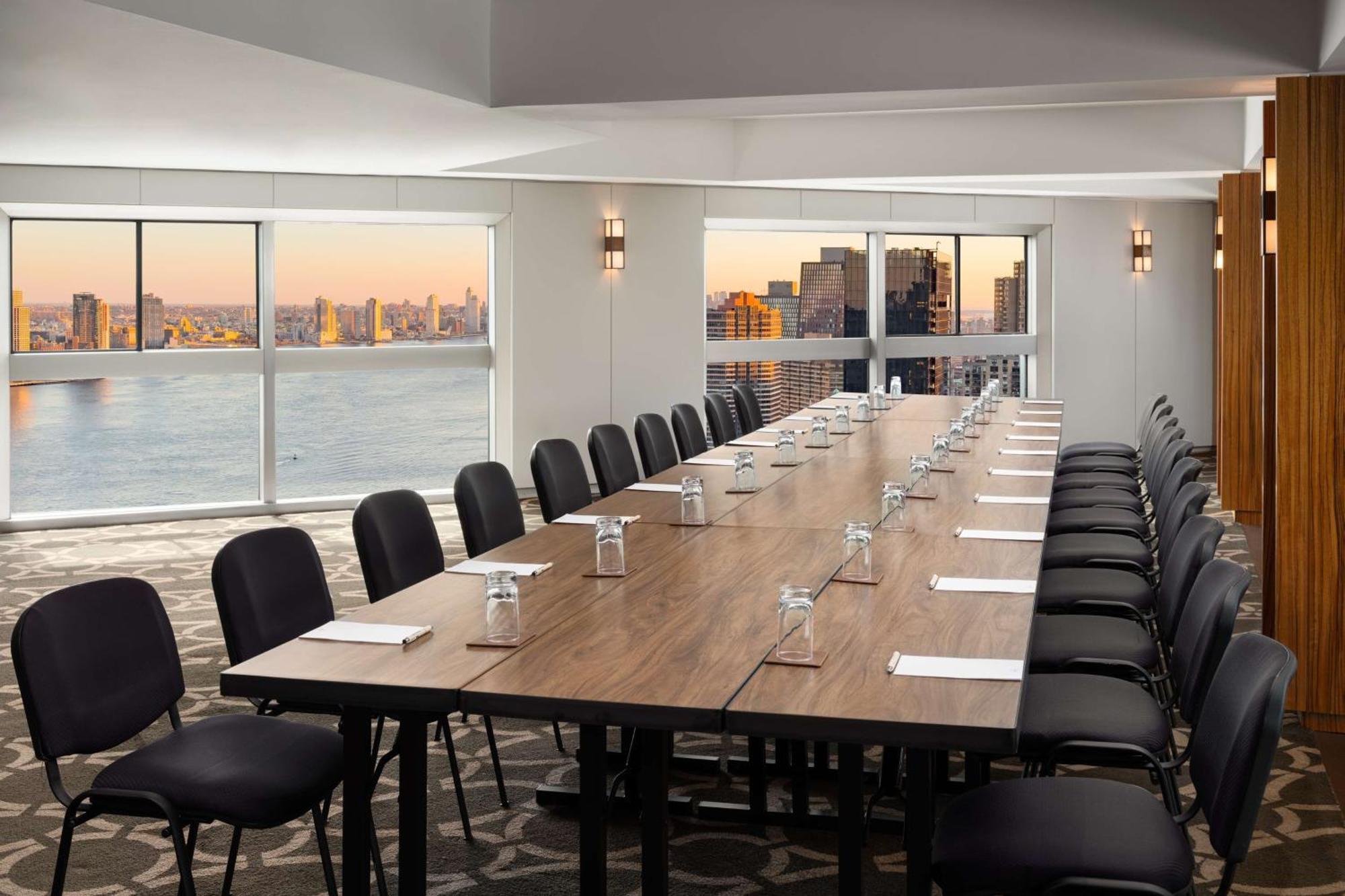 Millennium Hilton New York One Un Plaza Hotel Bagian luar foto