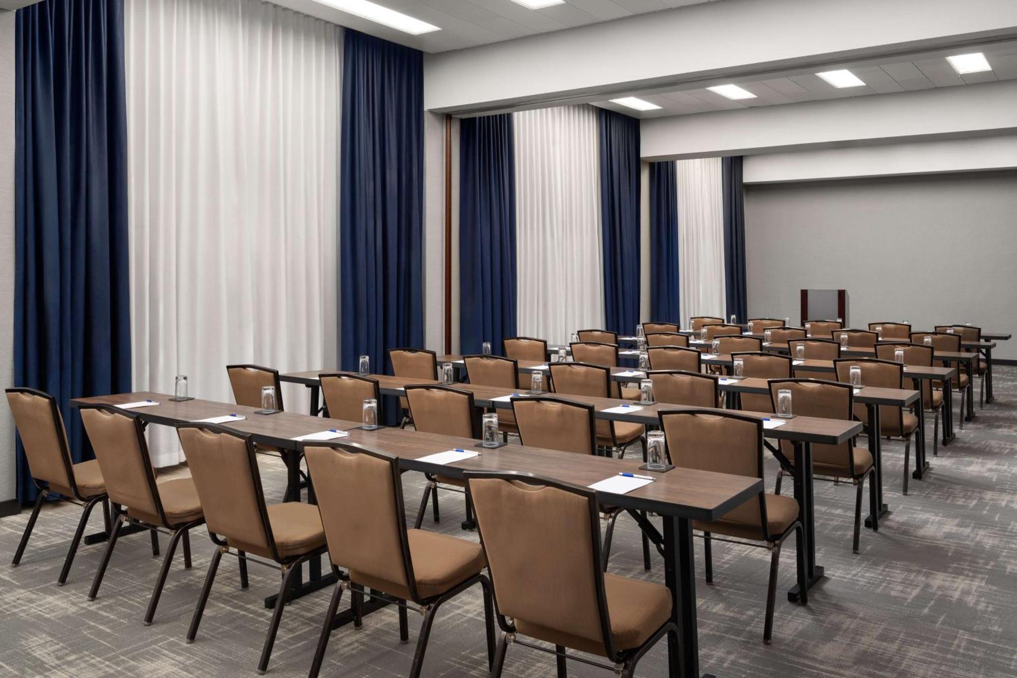 Millennium Hilton New York One Un Plaza Hotel Bagian luar foto