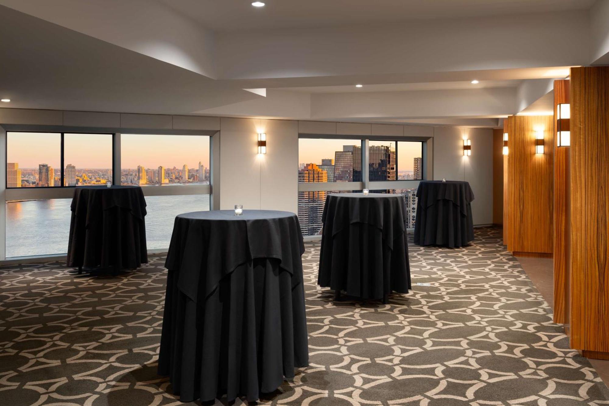 Millennium Hilton New York One Un Plaza Hotel Bagian luar foto